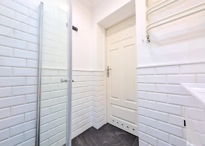 Rynek Serenity By Bookinghost Daire