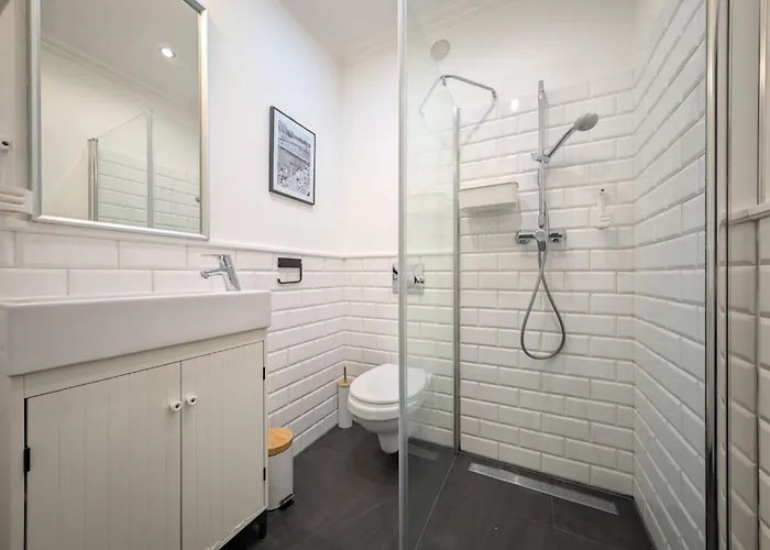 Rynek Serenity By Bookinghost Daire