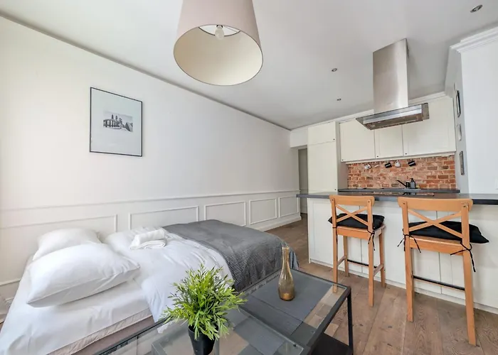 Rynek Serenity By Bookinghost *